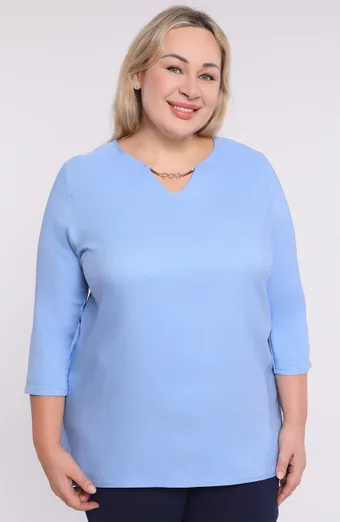 Svetlo modra bluza z zlatim izrezom