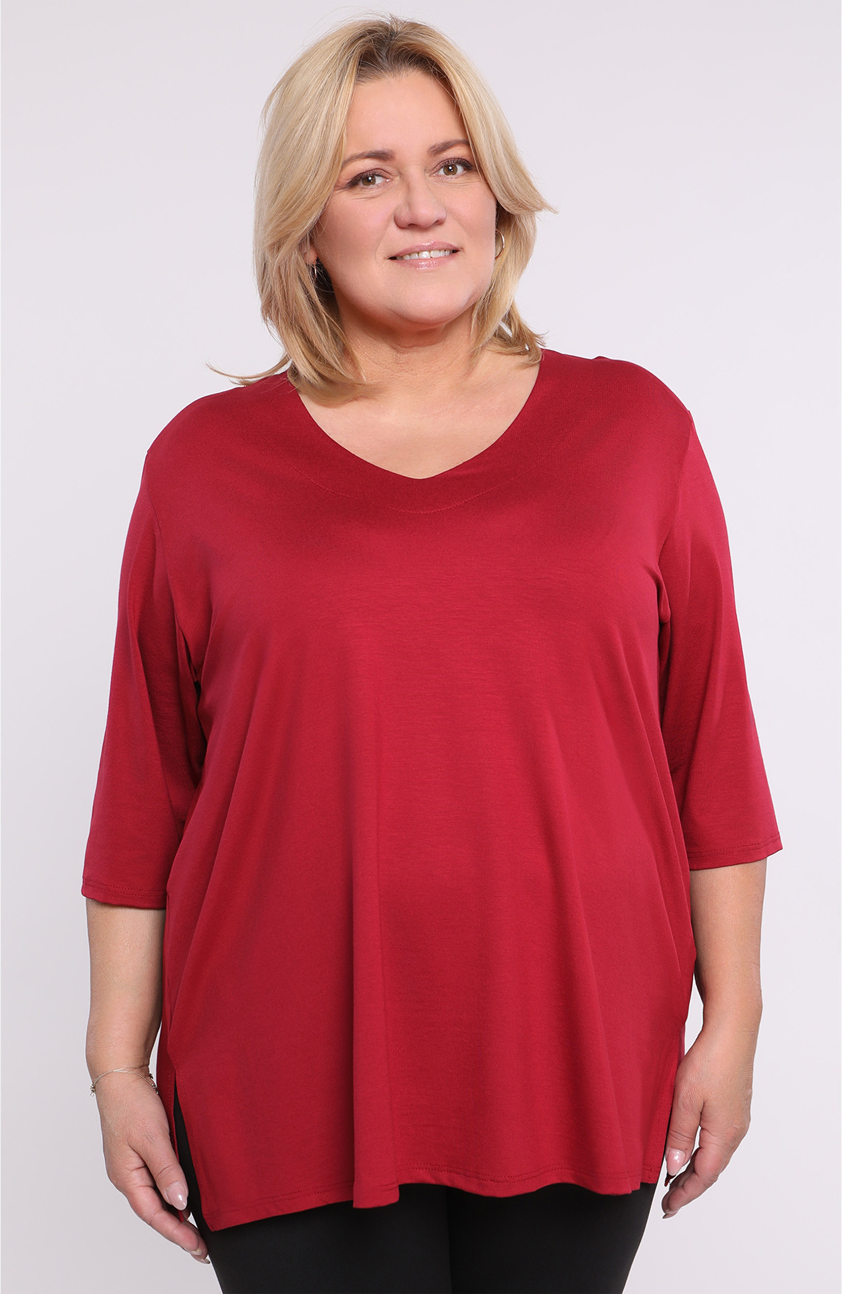 Navadna bordo bluza z V-izrezom